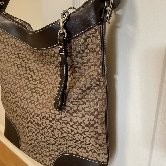 COACH HANDBAG - Picture 6 of 12